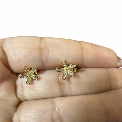 Brinco flor de jardim cravejado em zircônia Premium