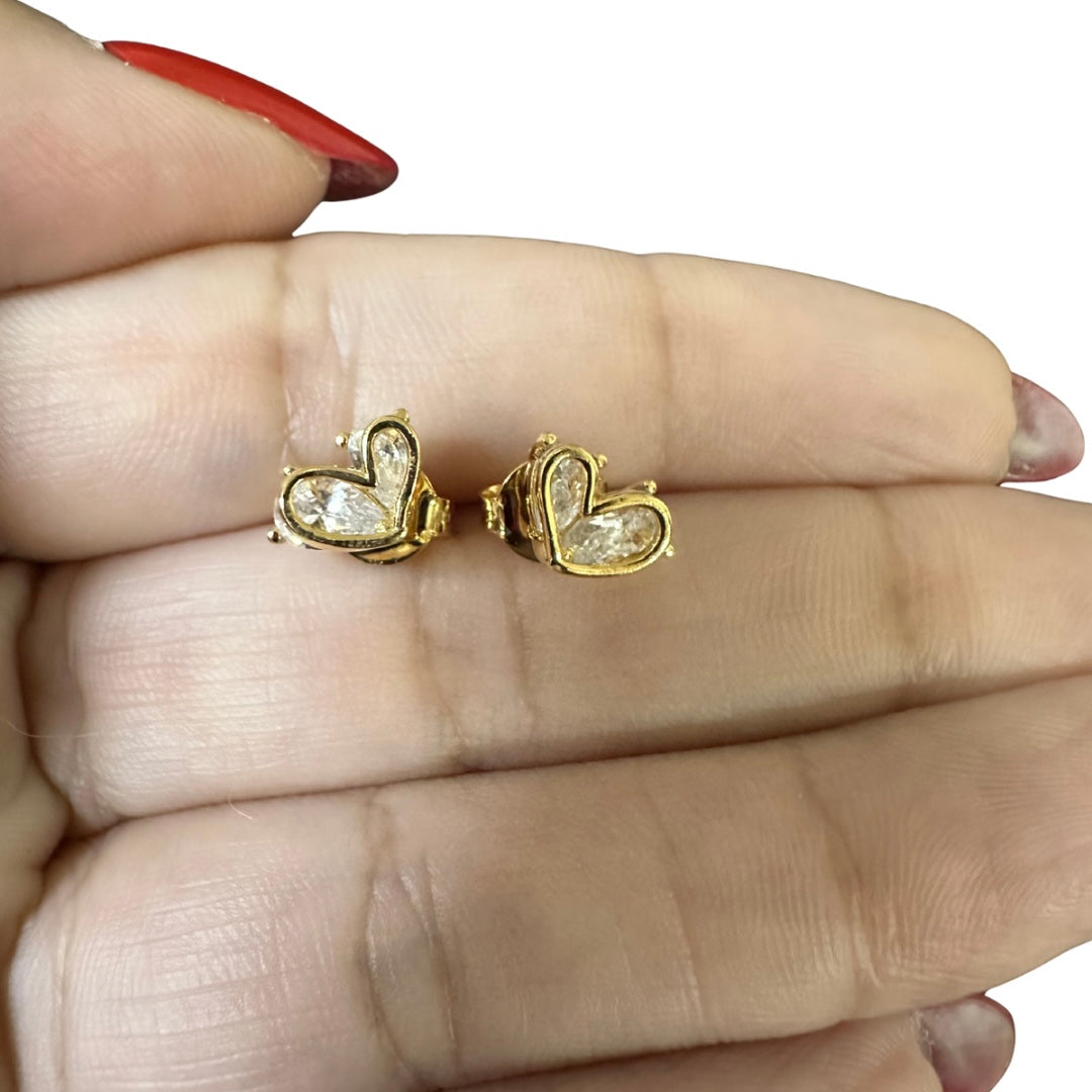 Brinco coração 3D cravejado em gota de zircônia Premium